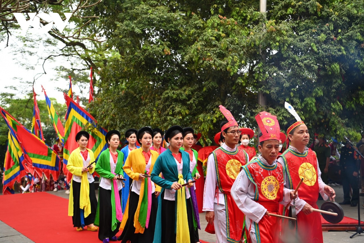 Chủ tịch nước Nguyễn Xuân Phúc dâng hương tưởng niệm các Vua Hùng - Ảnh 5.