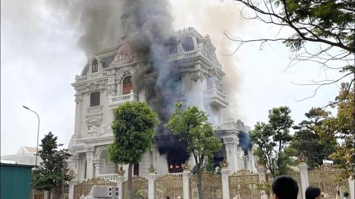 Cháy tòa lâu đài của đại gia Quảng Ninh: Nữ chủ nhà thiệt mạng - Ảnh 1.