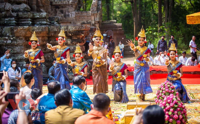 Campuchia tưng bừng đón tết cổ truyền Chol Chhnam Thmey - Ảnh 1.