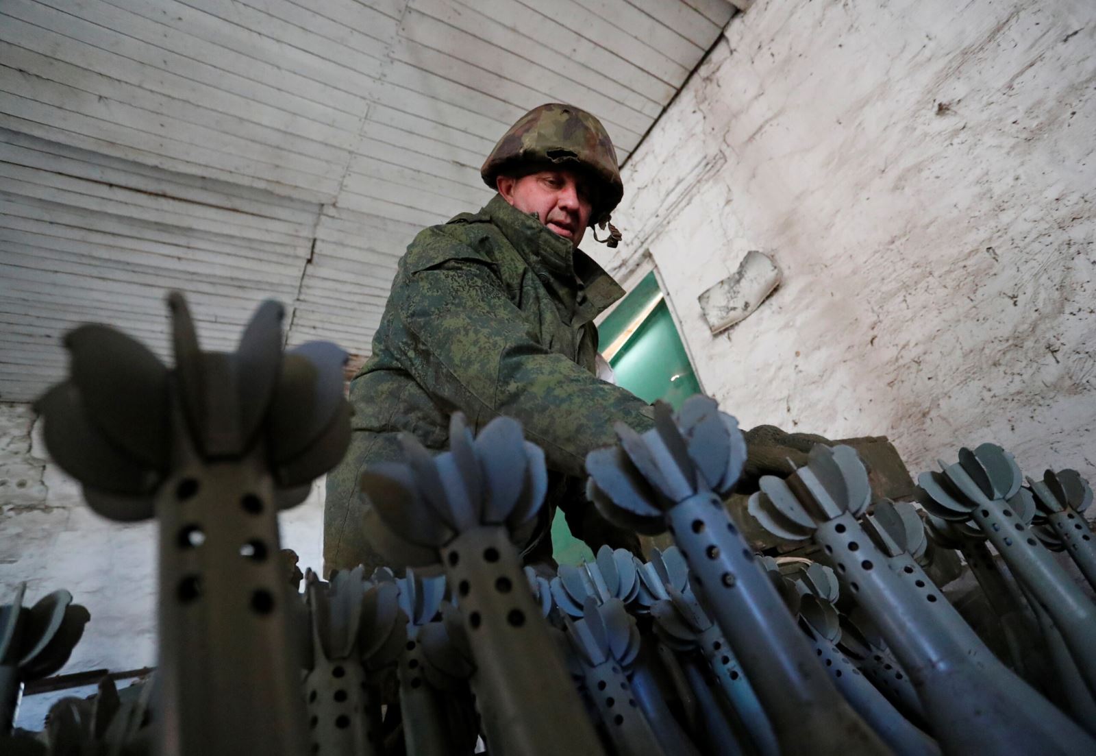 6 tuần sau xung đột Ukraine, EU mới xoá ‘lỗ hổng’ bán vũ khí cho Nga - Ảnh 1.