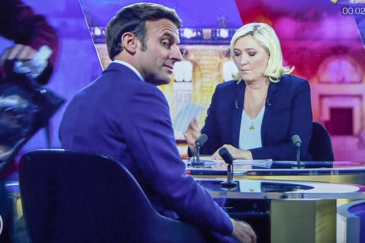 Bầu cử Tổng thống Pháp: Bà Marine Le Pen công kích ông Macron 'ngạo mạn' - Ảnh 1.