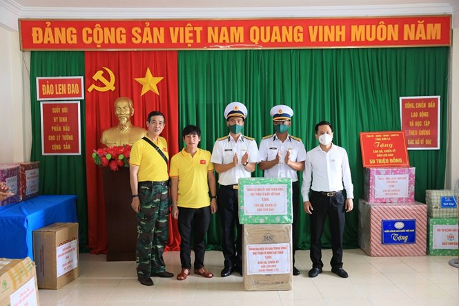 Đoàn công tác Ủy ban Trung ương MTTQ Việt Nam kết thúc tốt đẹp chuyến công tác tại huyện đảo Trường Sa - Ảnh 4.