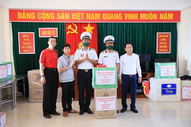 Đoàn công tác Ủy ban Trung ương MTTQ Việt Nam kết thúc tốt đẹp chuyến công tác tại huyện đảo Trường Sa - Ảnh 5.