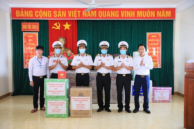 Đoàn công tác Ủy ban Trung ương MTTQ Việt Nam kết thúc tốt đẹp chuyến công tác tại huyện đảo Trường Sa - Ảnh 6.