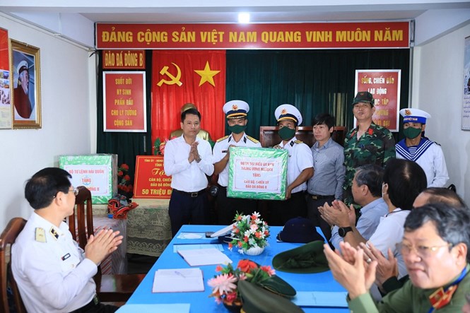 Đoàn công tác Ủy ban Trung ương MTTQ Việt Nam kết thúc tốt đẹp chuyến công tác tại huyện đảo Trường Sa - Ảnh 8.