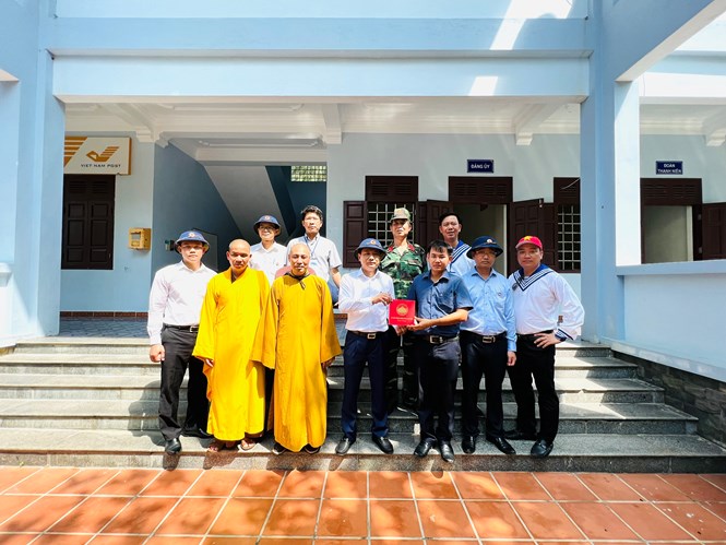 Đoàn công tác Ủy ban Trung ương MTTQ Việt Nam kết thúc tốt đẹp chuyến công tác tại huyện đảo Trường Sa - Ảnh 10.