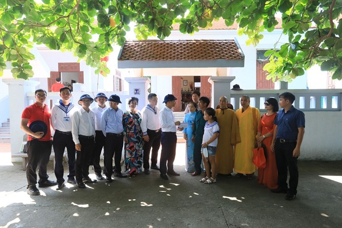 Đoàn công tác Ủy ban Trung ương MTTQ Việt Nam kết thúc tốt đẹp chuyến công tác tại huyện đảo Trường Sa - Ảnh 12.