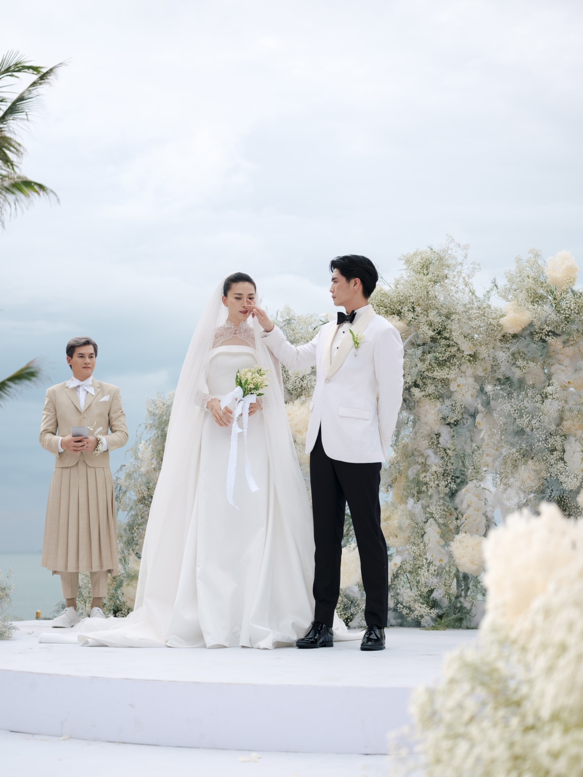 Hoa cầm tay trong đám cưới Ngô Thanh Vân thuộc top đắt đỏ nhất thế giới - Ảnh 2.