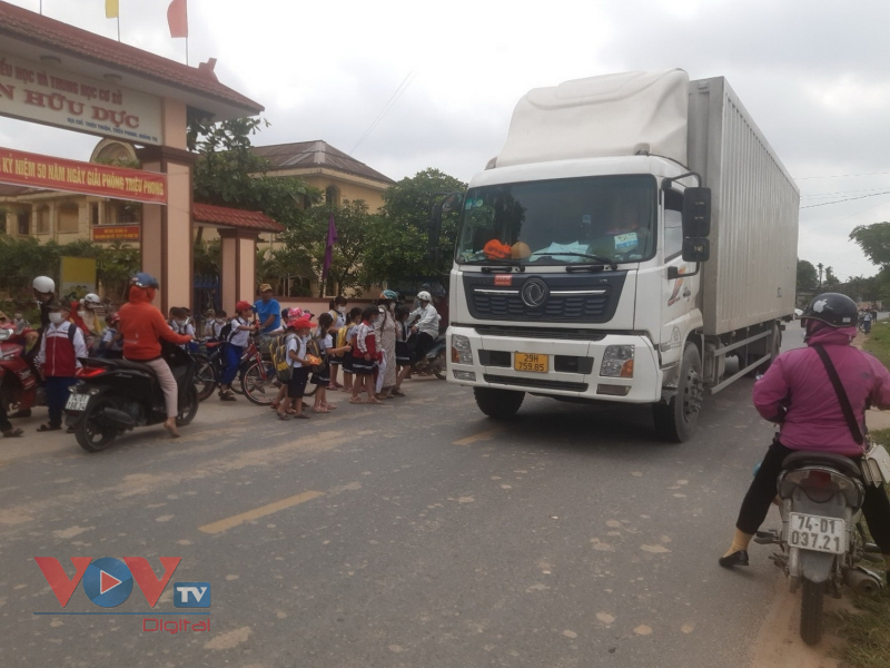 Tai nạn rình rập vì xe tải né trạm thu phí trên Quốc lộ 1A đoạn qua Quảng Trị - Ảnh 10.