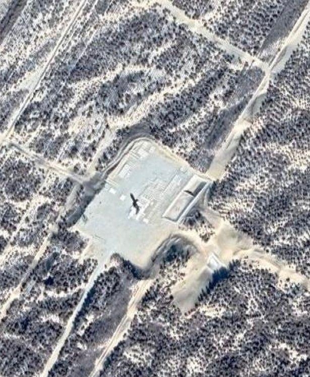 Người dùng Google Maps phát hiện tên lửa bí mật ẩn sâu trong sa mạc Trung Quốc - Ảnh 2.