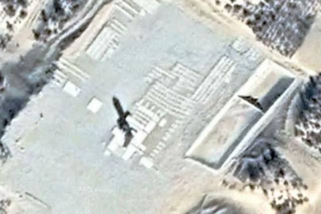 Người dùng Google Maps phát hiện tên lửa bí mật ẩn sâu trong sa mạc Trung Quốc - Ảnh 1.