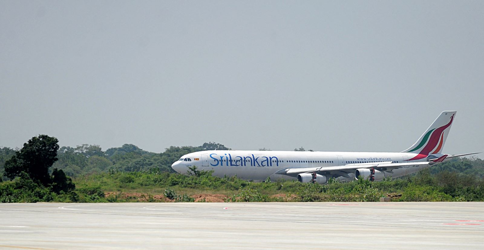 Đứng trước cảnh vỡ nợ, Sri Lanka rao bán hãng hàng không quốc gia - Ảnh 1.