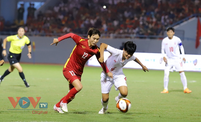 Sân Cẩm Phả 'cháy rực' mừng tuyển nữ Việt Nam vào chung kết - Ảnh 5.