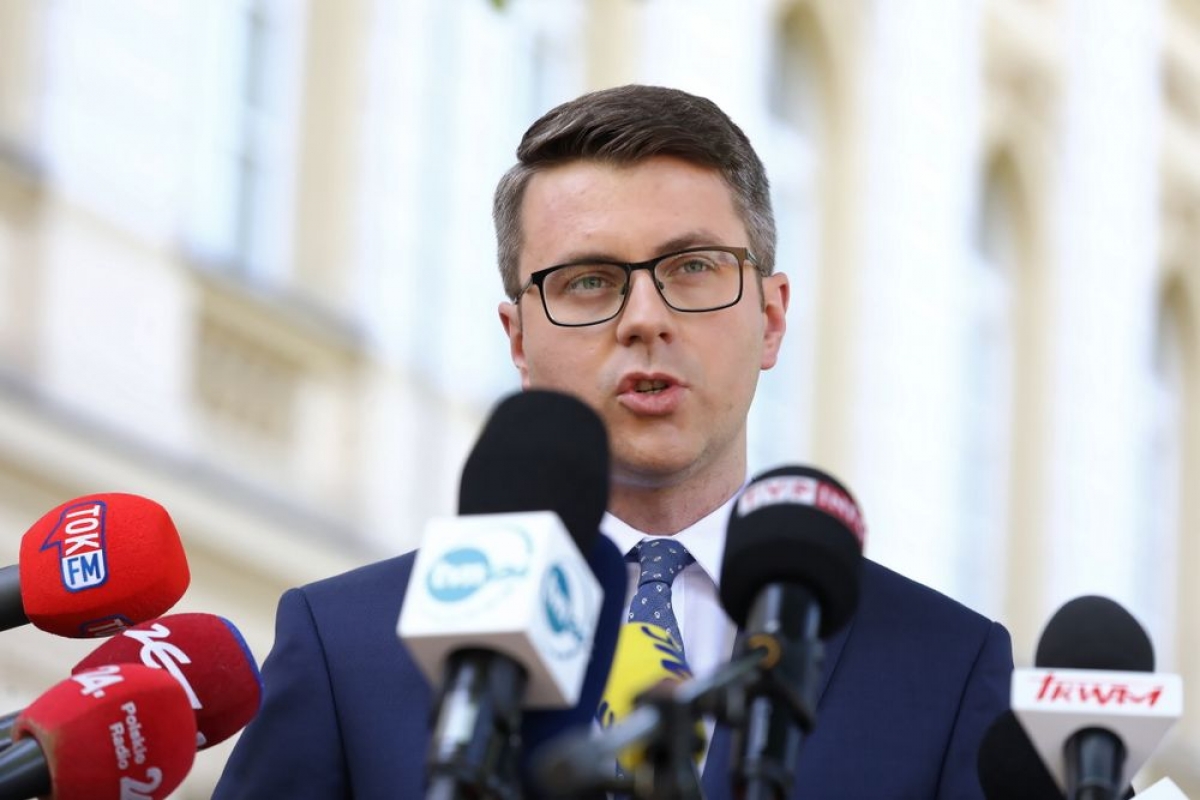Ba Lan kêu gọi EU áp thêm thuế đối với nhiên liệu của Nga - Ảnh 2.