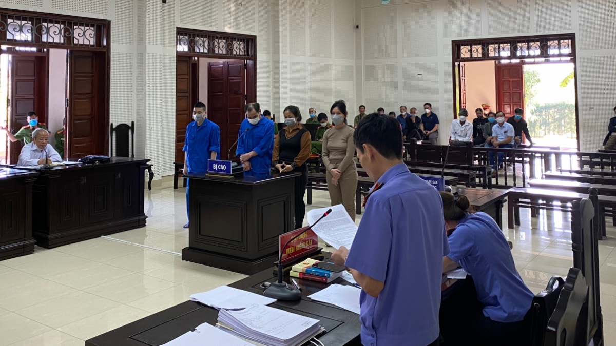 Quảng Ninh: 47 năm tù cho những kẻ buôn bán trẻ em - Ảnh 1.