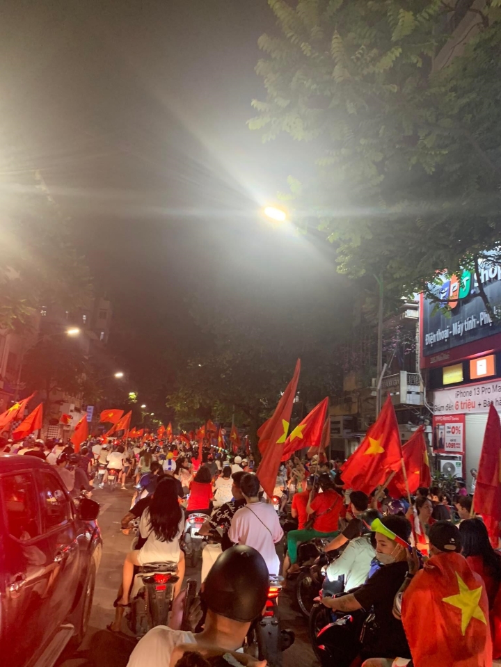 Hàng triệu người hâm mộ ăn mừng U23 Việt Nam vô địch SEA Games 31 - Ảnh 22.