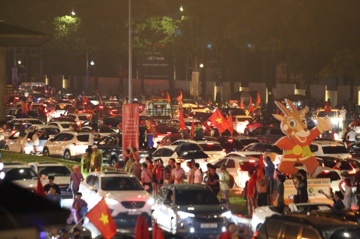 Hàng triệu người hâm mộ ăn mừng U23 Việt Nam vô địch SEA Games 31 - Ảnh 14.