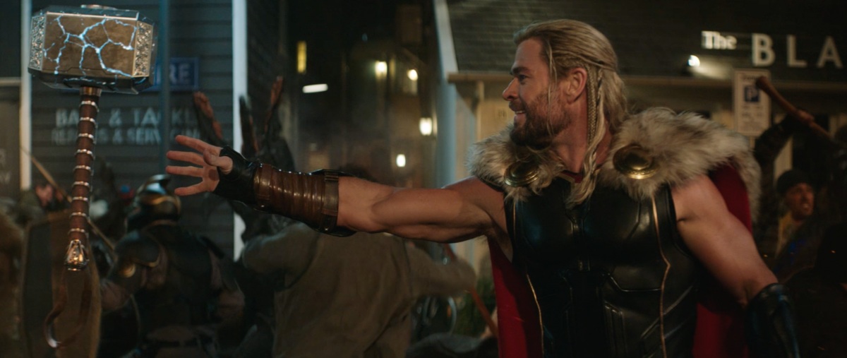Thor khoe thân hình như tạc tượng, ác nhân Gorr lộ diện trong trailer chính thức - Ảnh 2.