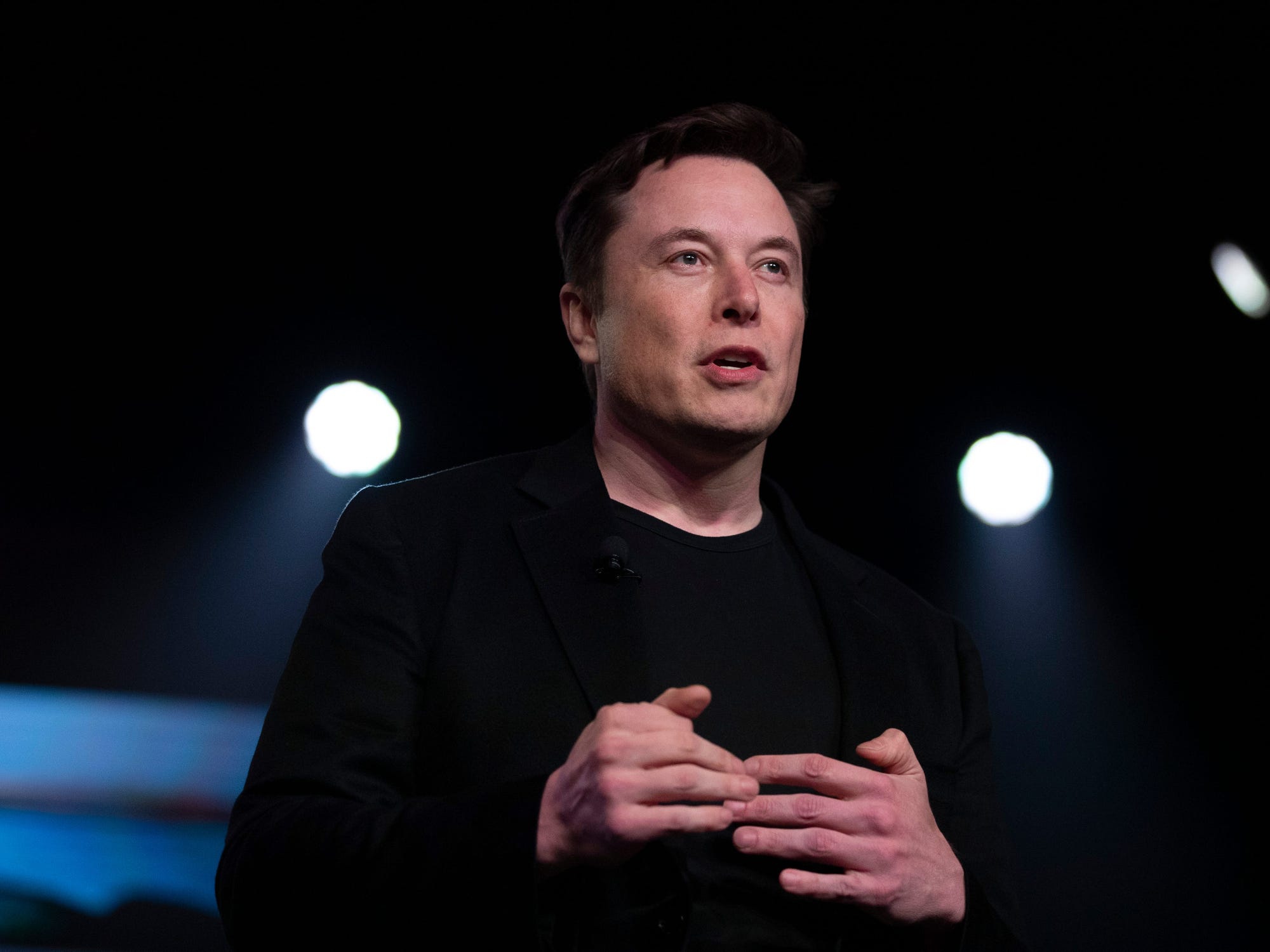 Dính cáo buộc quấy rối tình dục, tài sản Elon Musk tuột mốc 200 tỷ USD - Ảnh 1.