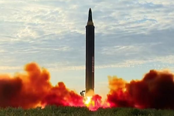Nhật Bản phê phán, Hàn - Mỹ phóng tên lửa đáp trả Triều Tiên - Ảnh 2.