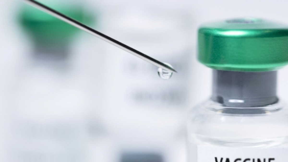 Pháp khuyến cáo tiêm vaccine bệnh đầu mùa cho các ca tiếp xúc - Ảnh 2.