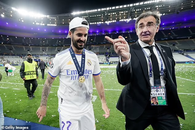 Hai cầu thủ Real Madrid bị UEFA tước chức vô địch Champions League - Ảnh 1.