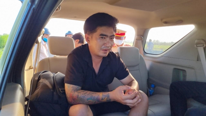 Kiên Giang: Bắt nam thanh niên dùng súng cướp taxi trên cao tốc Lộ Tẻ - Rạch Sỏi - Ảnh 1.