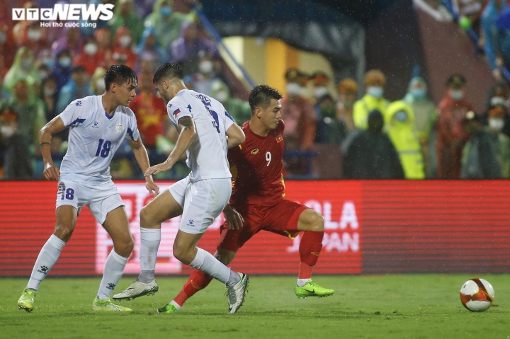 Hòa U23 Philippines, U23 Việt Nam lỡ cơ hội chiếm ngôi đầu bảng - Ảnh 2.