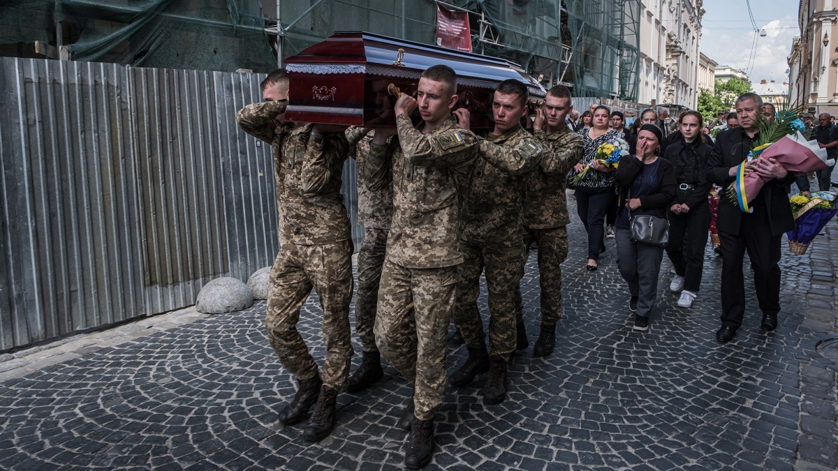 Ukraine tiết lộ mất từ 60 - 100 binh sỹ mỗi ngày, thừa nhận tình hình rất khó khăn - Ảnh 1.