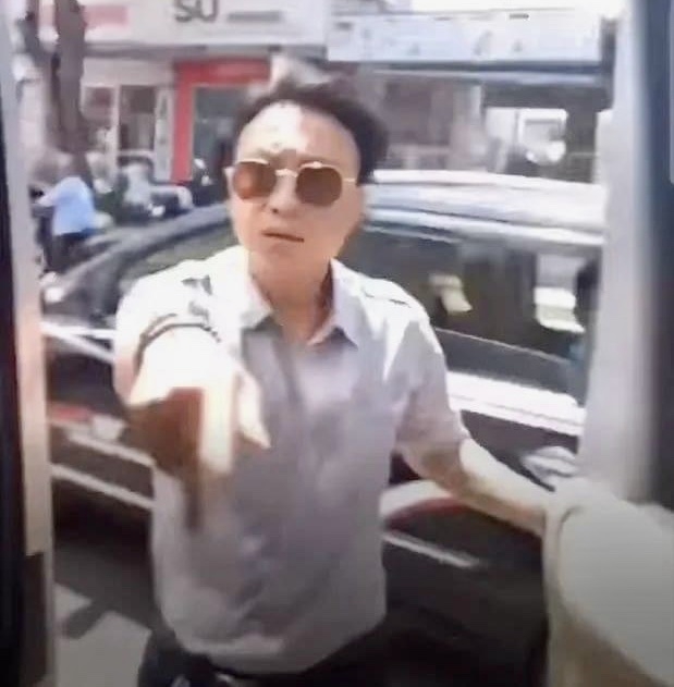 Bà Rịa - Vũng Tàu: Xác minh tài xế hãng xe Hoa Mai đi lấn làn, hăm dọa đánh người - Ảnh 1.