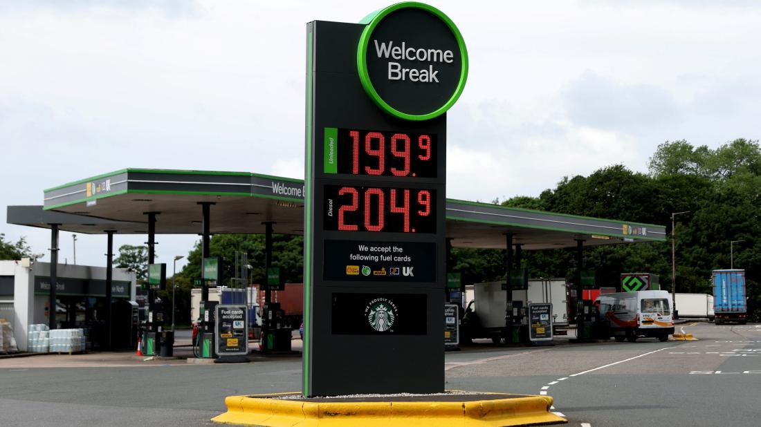 Giá xăng quá cao khiến chính phủ các nước nghi ngờ và điều tra các công ty dầu - Ảnh 1.