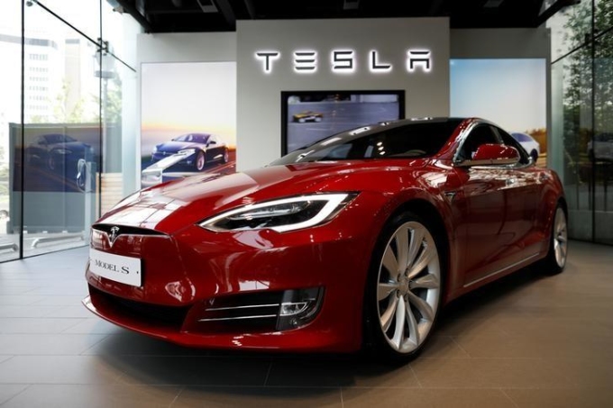 Tesla-model-s-reuters-6712-1643260410.jpg