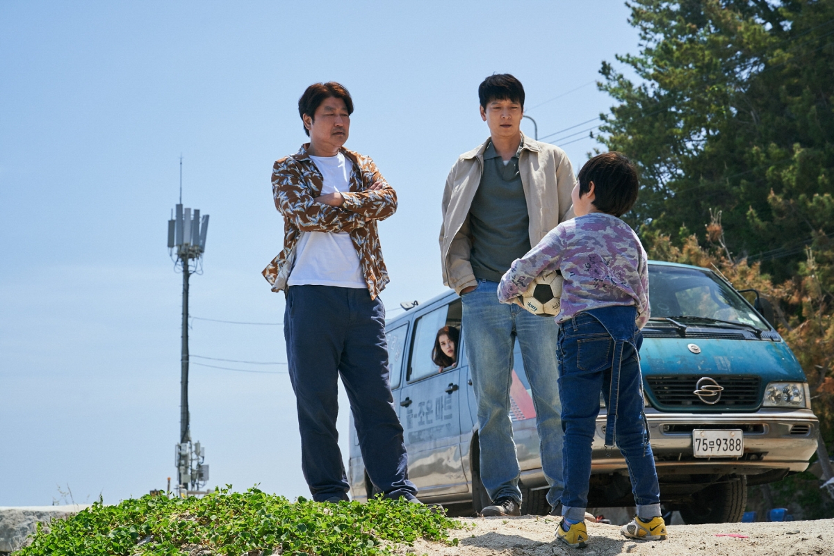 Phim của Ảnh đế Song Kang Ho và Kang Dong Won khởi chiếu sớm tại Việt Nam - Ảnh 4.