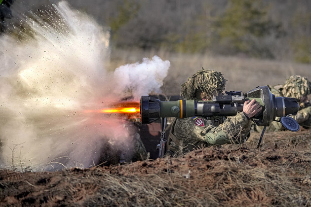 Ukraine muốn nhanh có thêm vũ khí nhưng phương Tây không thể vội - Ảnh 1.