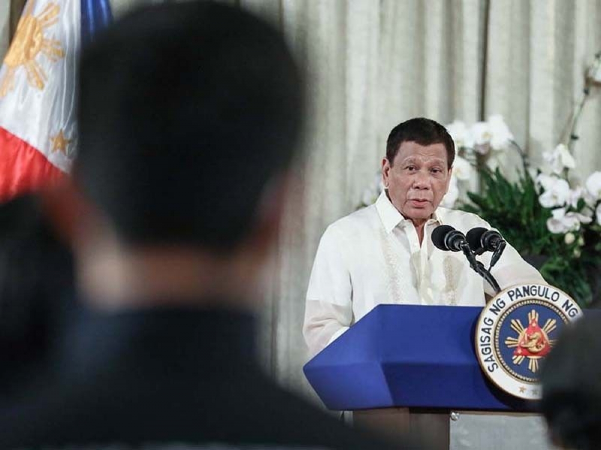 Tổng thống Philippines quay trở lại nghề dạy học sau khi nghỉ hưu - Ảnh 2.