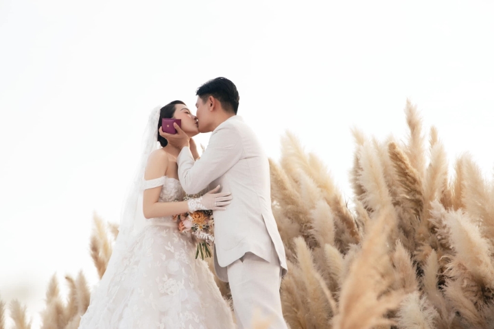Những khoảnh khắc vui hết cỡ của sao Việt trong đám cưới Minh Hằng - Ảnh 1.