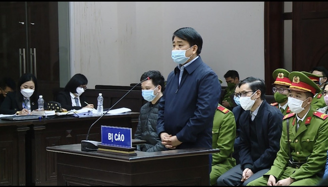 Phúc thẩm Vụ chế phẩm xử lý nước hồ: Đề nghị y án 8 năm tù với bị cáo Nguyễn Đức Chung - Ảnh 1.