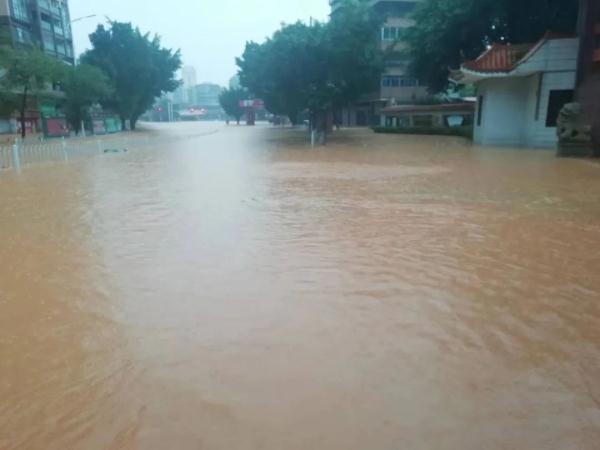 Trung Quốc: Lũ trên 100 con sông vượt mức báo động, có nơi xảy ra lũ cực lớn - Ảnh 1.