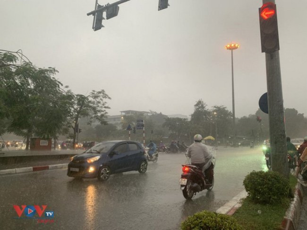 Thời tiết hôm nay: Hà Nội có khả năng có mưa lớn - Ảnh 1.