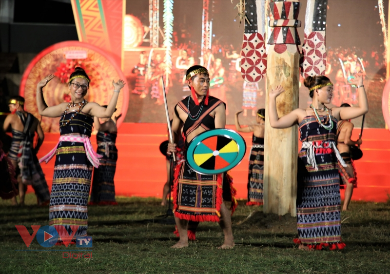 Quảng Nam: Đa dạng màu sắc văn hóa bản địa tại Liên hoan Âm vang cồng chiêng - Ảnh 2.