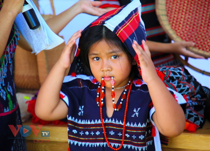 Quảng Nam: Đa dạng màu sắc văn hóa bản địa tại Liên hoan Âm vang cồng chiêng - Ảnh 7.