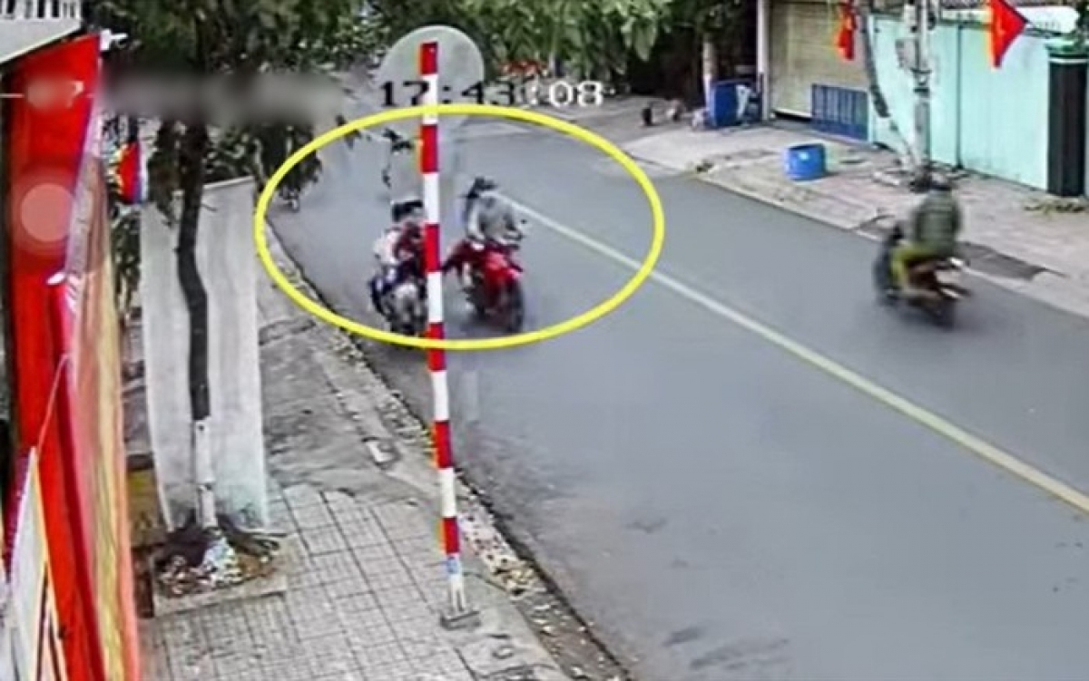 Bắt hai đối tượng đạp nam sinh đang đi xe máy, dẫn đến tử vong ở Hà Nam - Ảnh 1.