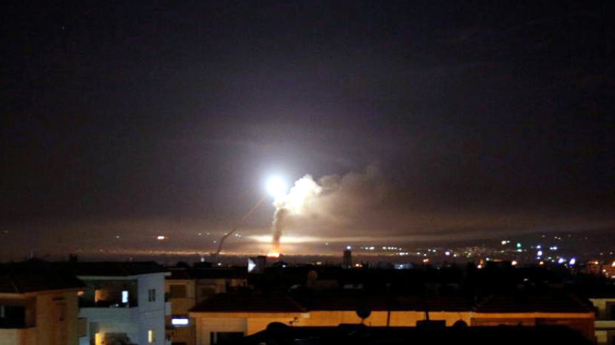 Israel tấn công tên lửa vào Thủ đô Damascus của Syria - Ảnh 2.