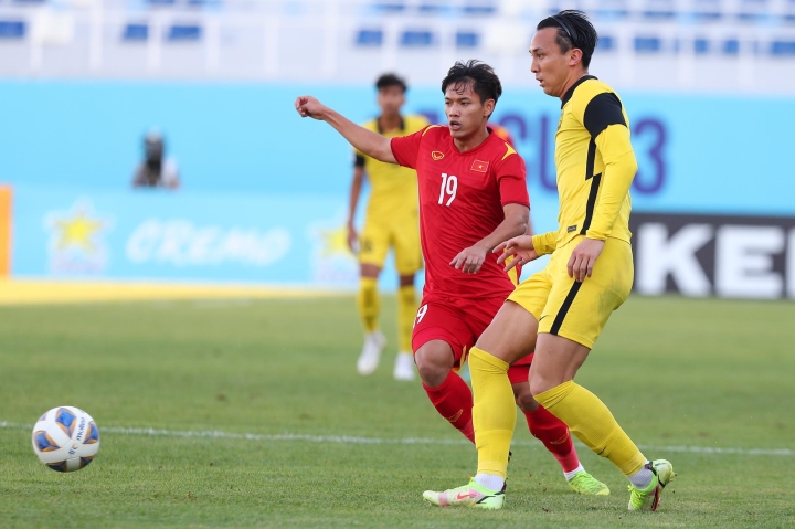 U23 Việt Nam vượt U23 Thái Lan, vào tứ kết U23 châu Á - Ảnh 1.