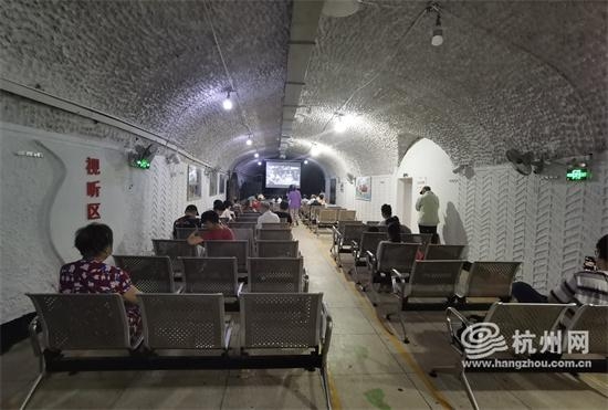 Hầm trú ẩn tránh nóng ở Trung Quốc - Ảnh 2.