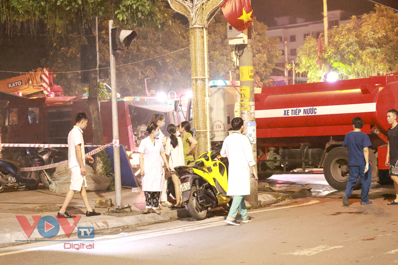 Quảng Ninh: Thành phố Móng Cái huy động toàn lực lượng tham gia dập tắt đám cháy - Ảnh 12.