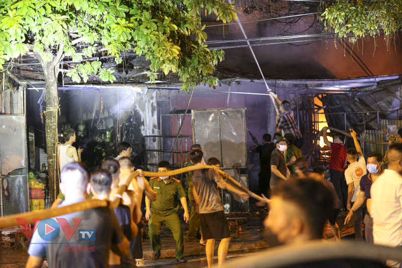 Quảng Ninh: Thành phố Móng Cái huy động toàn lực lượng tham gia dập tắt đám cháy - Ảnh 17.