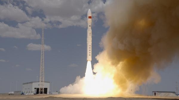 Trung Quốc phóng thành công tên lửa đẩy nhiên liệu rắn lớn nhất - Ảnh 2.