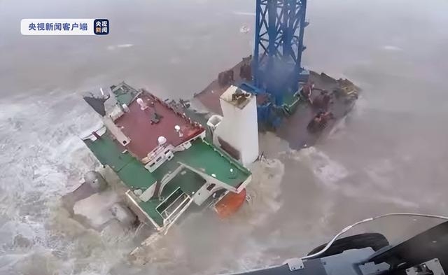 Trung Quốc phát hiện 12 thi thể nghi là của vụ chìm cần cẩu nổi do bão Chaba - Ảnh 2.