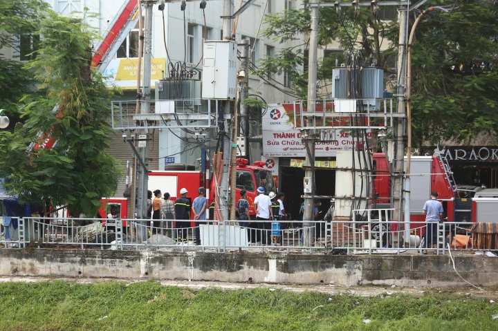 3 cảnh sát Phòng cháy chữa cháy hy sinh trong vụ cháy quán karaoke ở Hà Nội - Ảnh 1.
